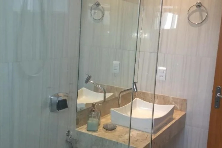 Room 8 of 22