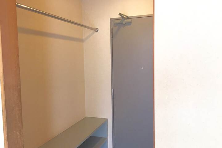 Room 4 of 43
