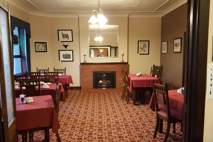 Dining 41 of 47