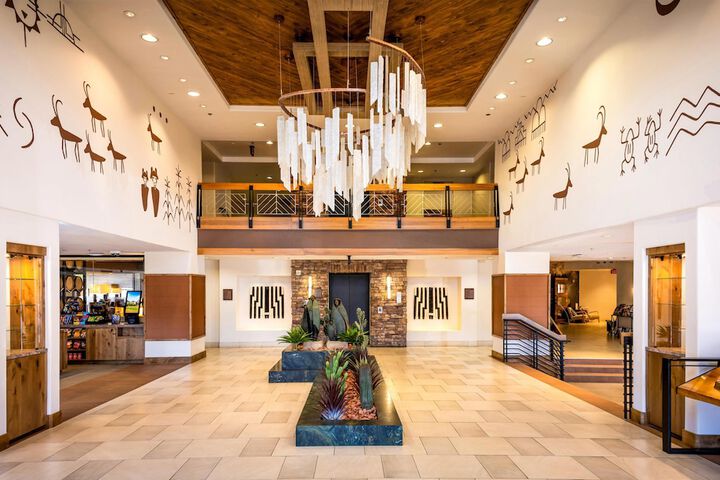 Entrance & Lobby