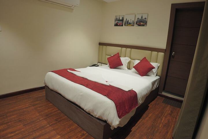Room 10 of 29