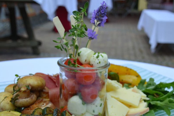 Dining 39 of 66