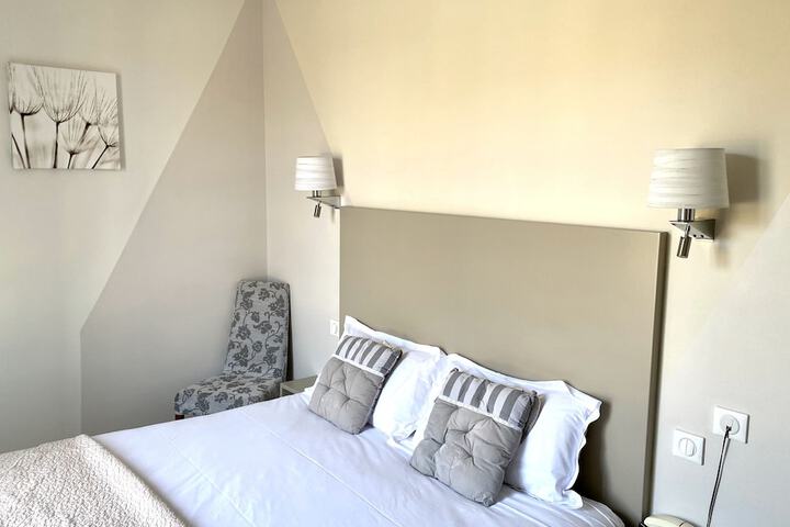 Room 10 of 18
