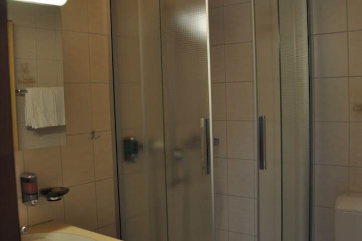 Room 42 of 96