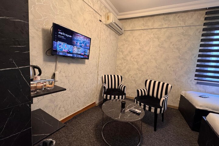 Room 10 of 20