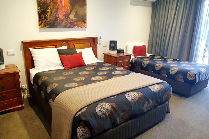 Room 15 of 104