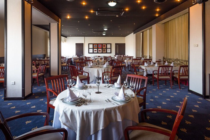 Dining 57 of 70