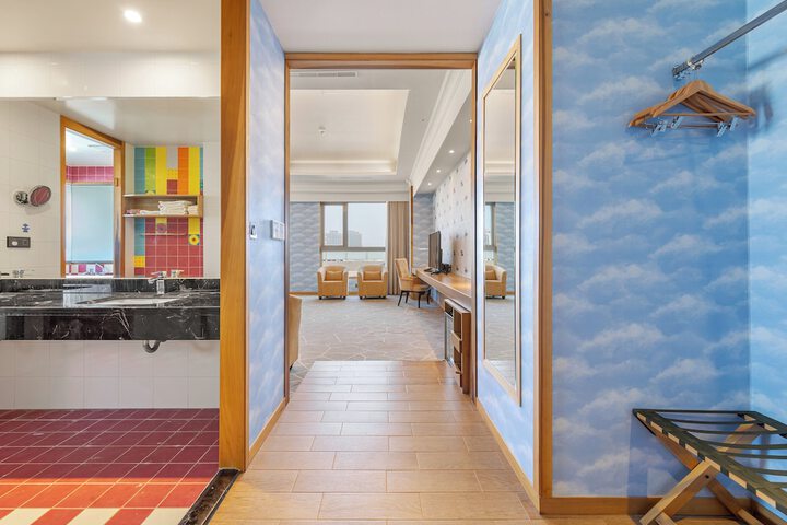 Room 33 of 86