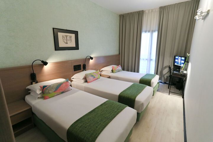 Room 10 of 34