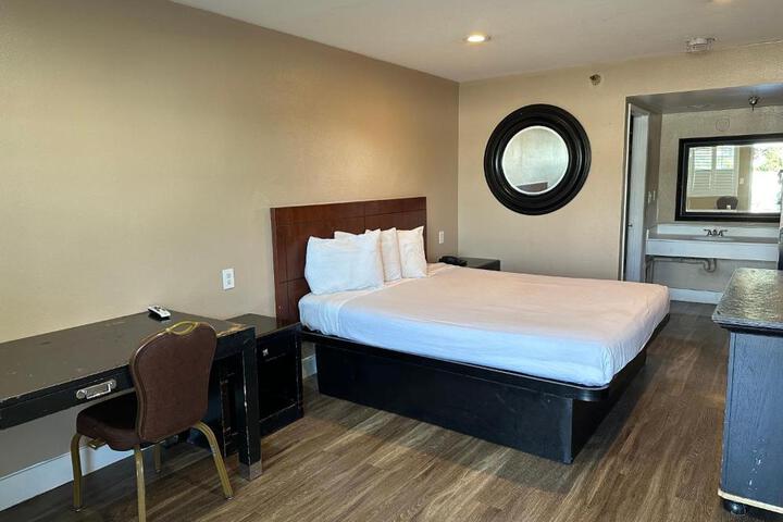 2 King Beds (3 of 3)