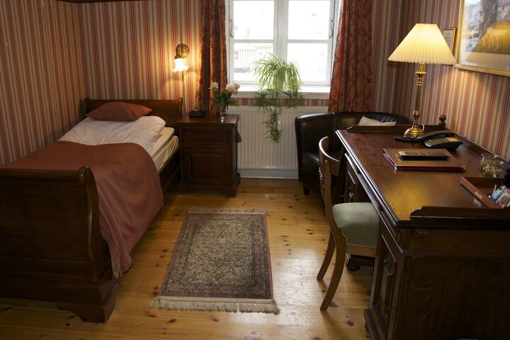 Room 13 of 214