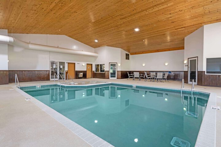Pool 24 of 36