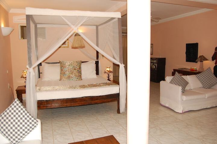 Room 7 of 33