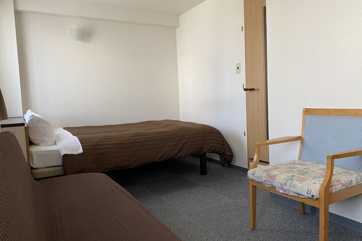 Room 12 of 99