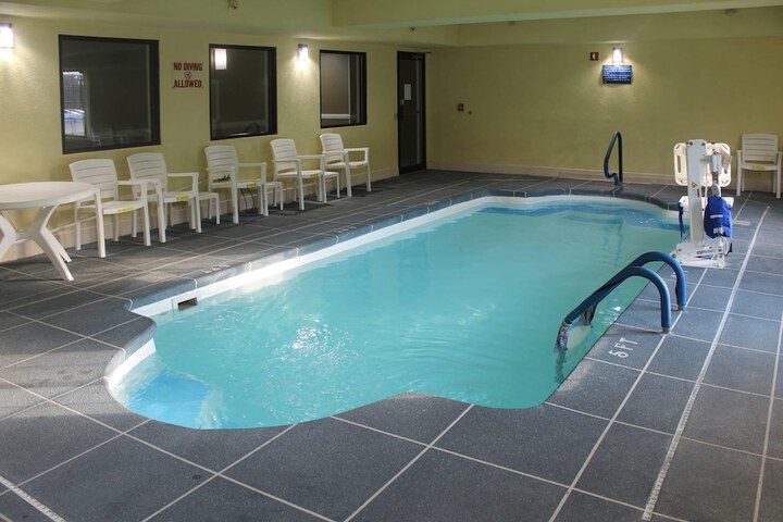 Pool 38 of 49
