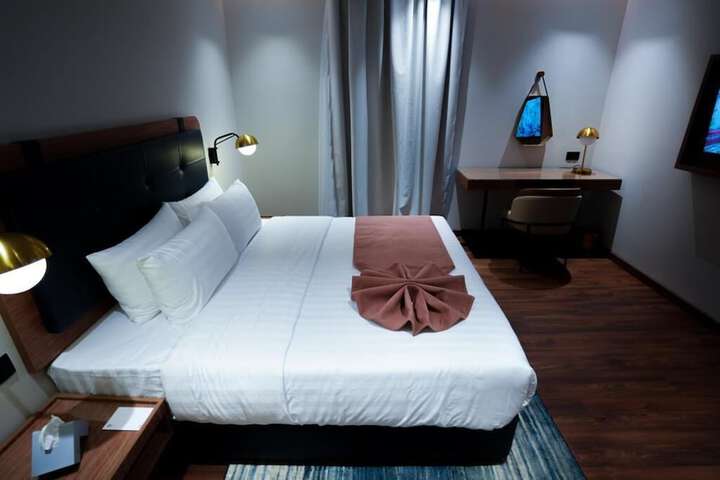 Room 17 of 30