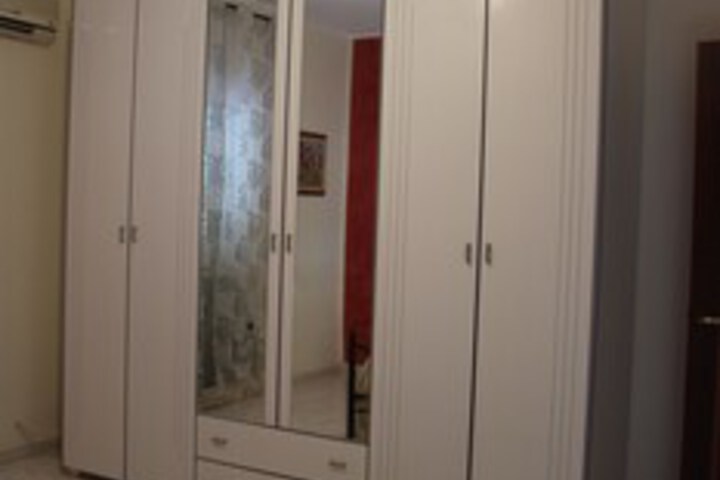 Room 9 of 11