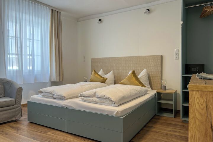 Room 10 of 46