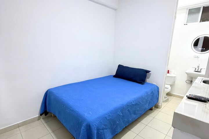 Room 5 of 32