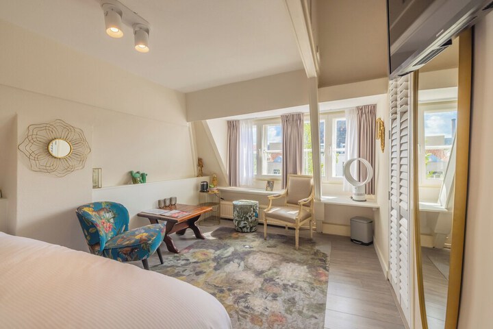 Room 8 of 19