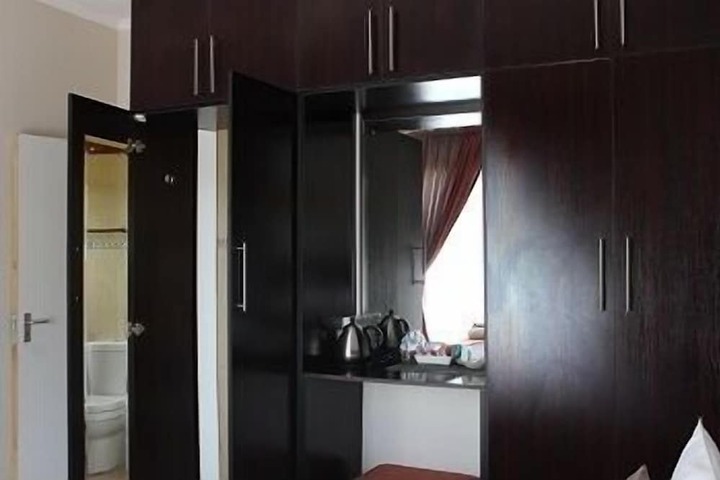 Room 10 of 28
