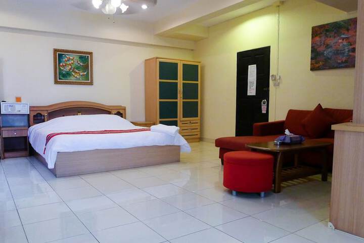 Room 17 of 36