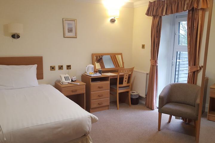 Room 8 of 124