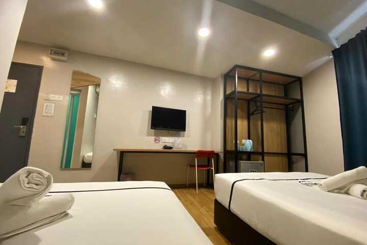 Room 25 of 41