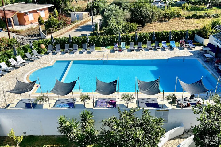 Pool 23 of 39