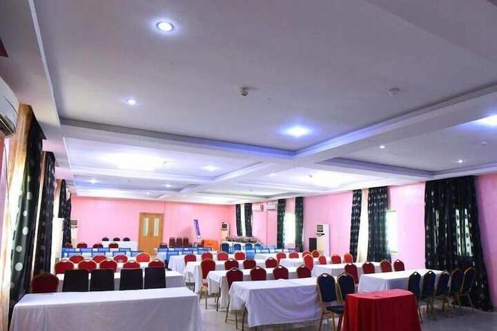 Ballroom/Hall 27 of 33
