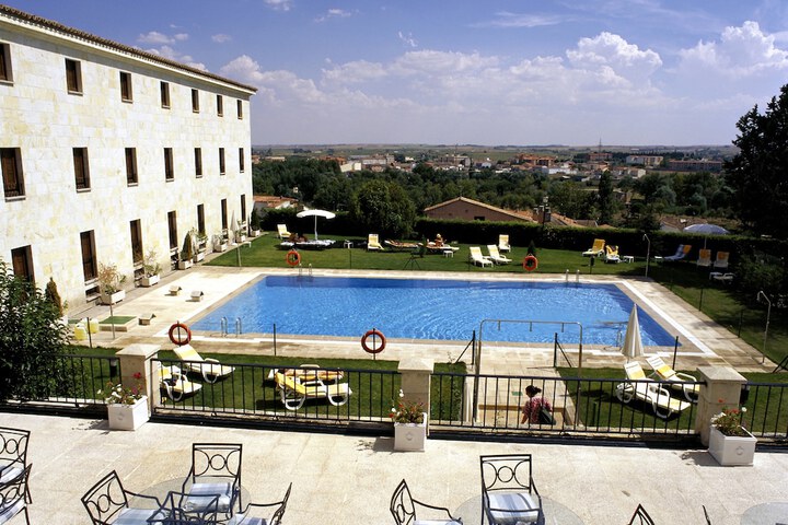 Pools & Facilities