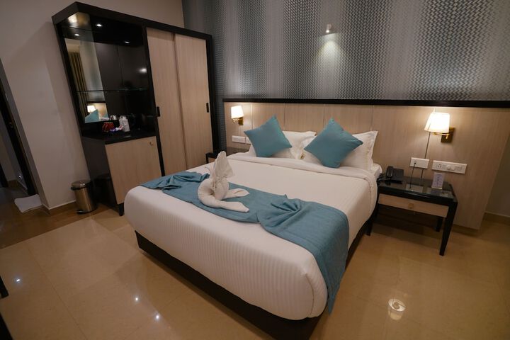 Room 13 of 30