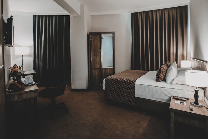 Room 14 of 60