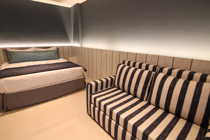 Room 3 of 28