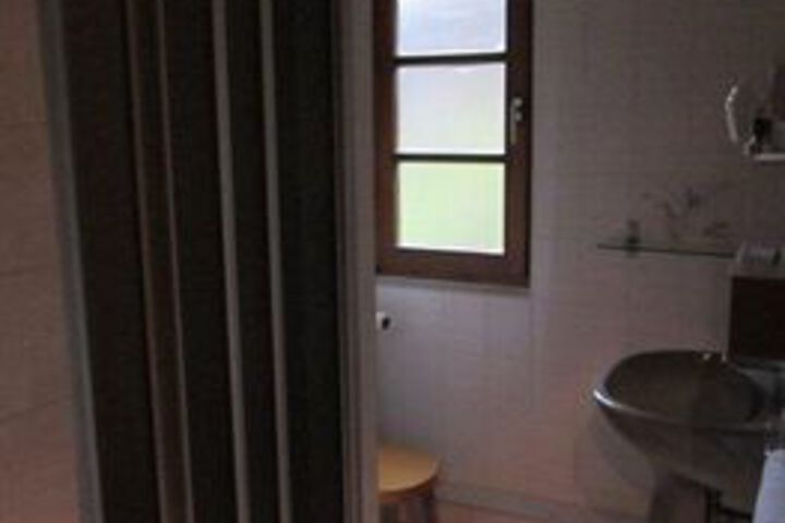 Room 12 of 68