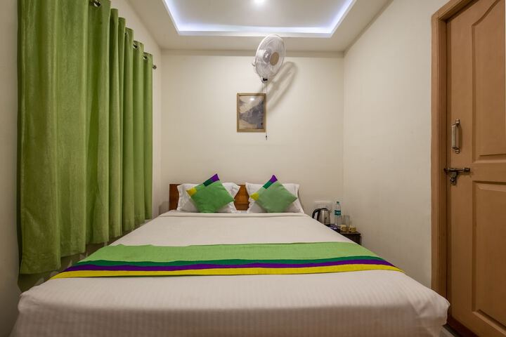 Room 16 of 34
