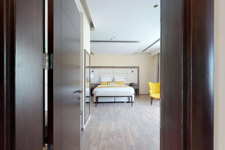 Room 26 of 182