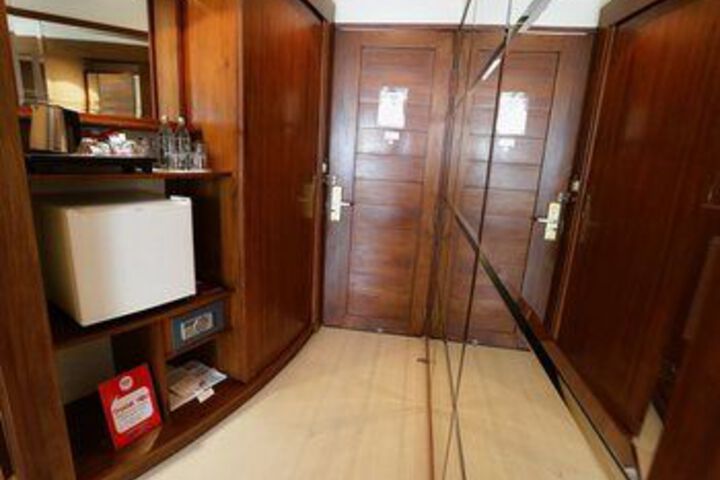 Ballroom/Hall 34 of 74