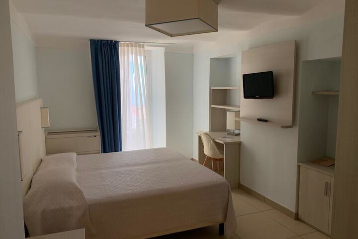 Room 8 of 47