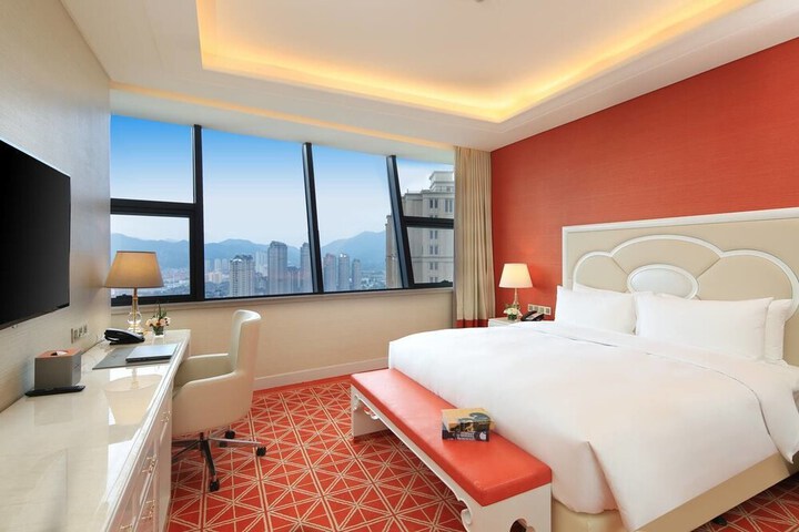 Room 10 of 43