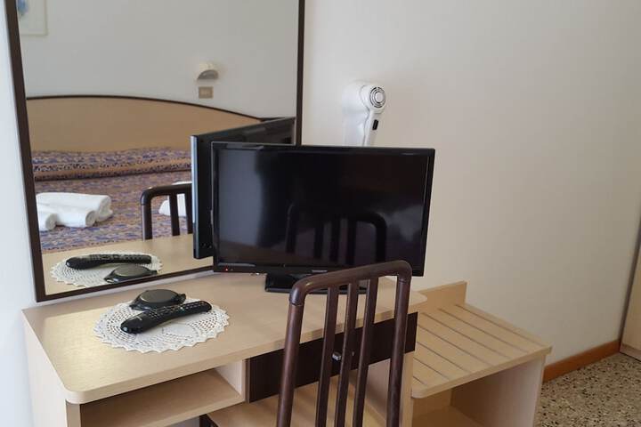 Room 25 of 57