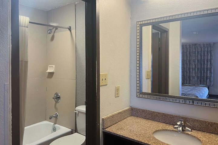Room 12 of 14