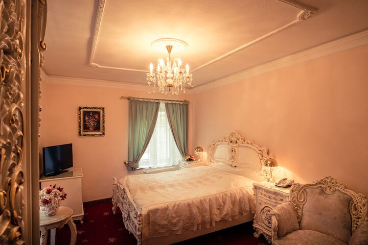 Room 13 of 65