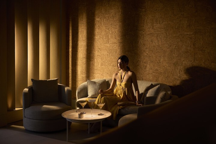 Lounge 80 of 102
