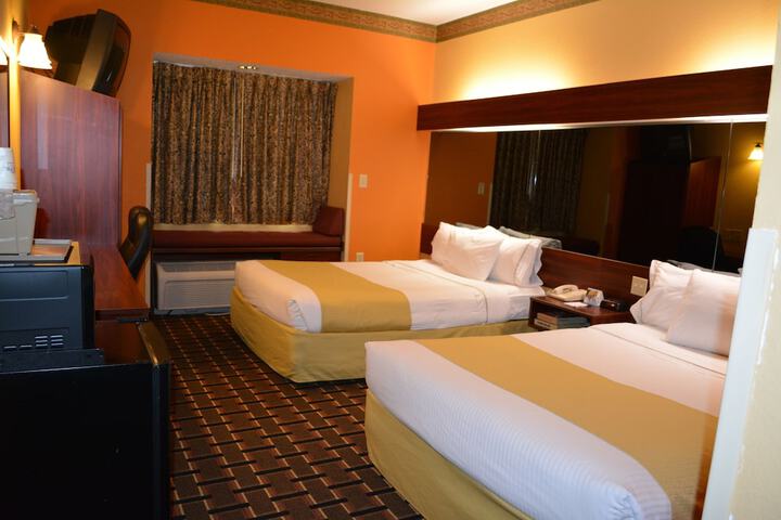 1 Queen Bed (13 of 35)