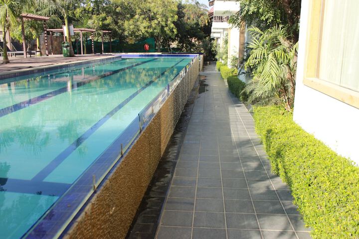 Pool 64 of 101