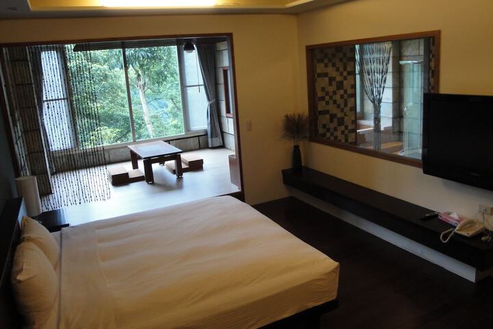 Room 7 of 33