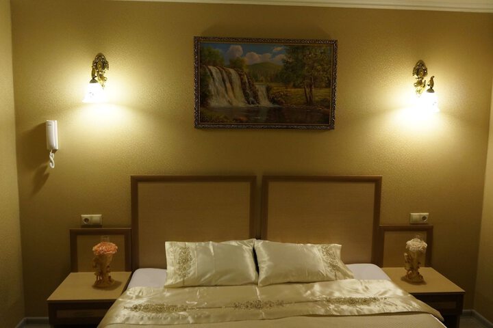 Room 13 of 42