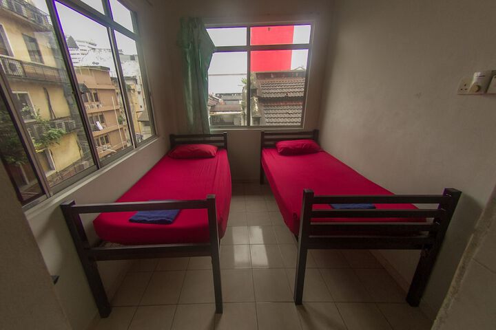 Room 3 of 38