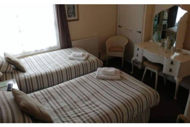 Room 11 of 24